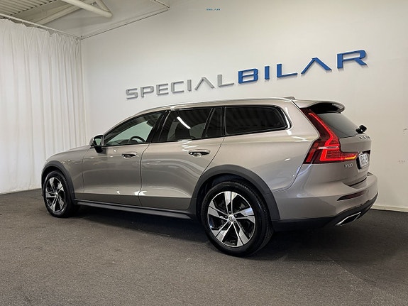 Volvo V60 Cross Country 3 of 25