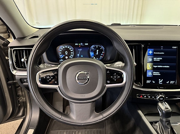 Volvo V60 Cross Country 7 of 25