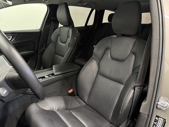 Volvo V60 Cross Country 6 of 25