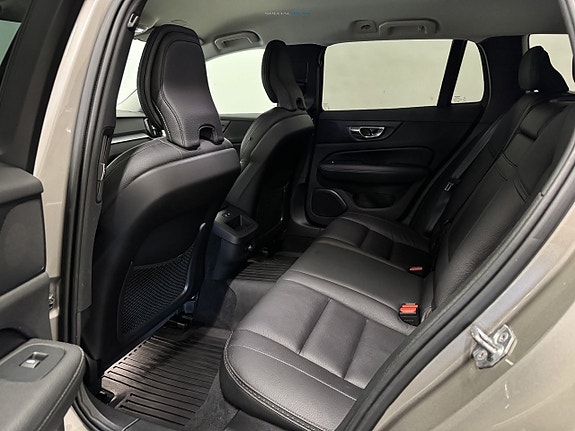 Volvo V60 Cross Country 12 of 25
