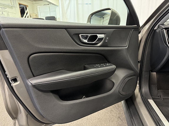 Volvo V60 Cross Country 5 of 25