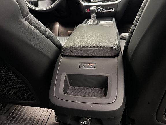 Volvo V60 Cross Country 18 of 25