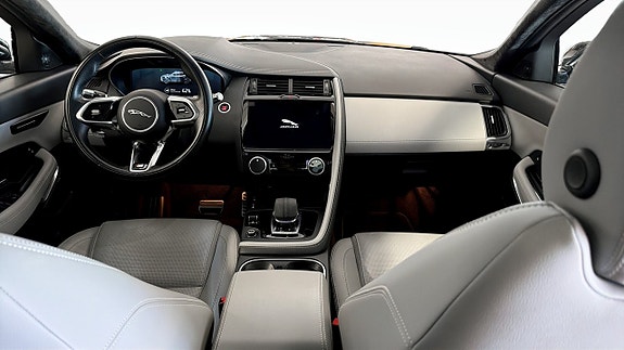 Jaguar E-PACE 4 of 25
