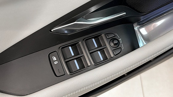 Jaguar E-PACE 24 of 25