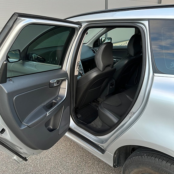 Volvo XC60 7 of 12