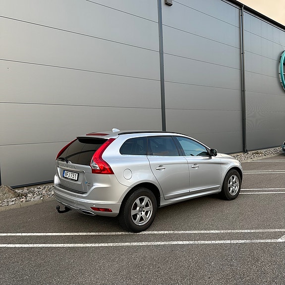 Volvo XC60 4 of 12