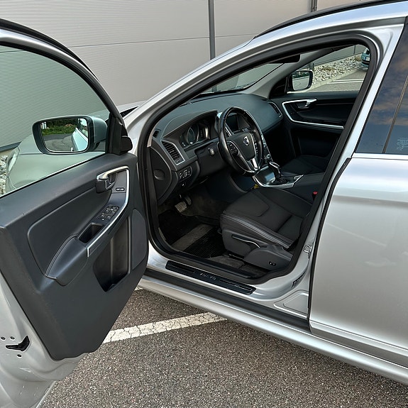 Volvo XC60 8 of 12
