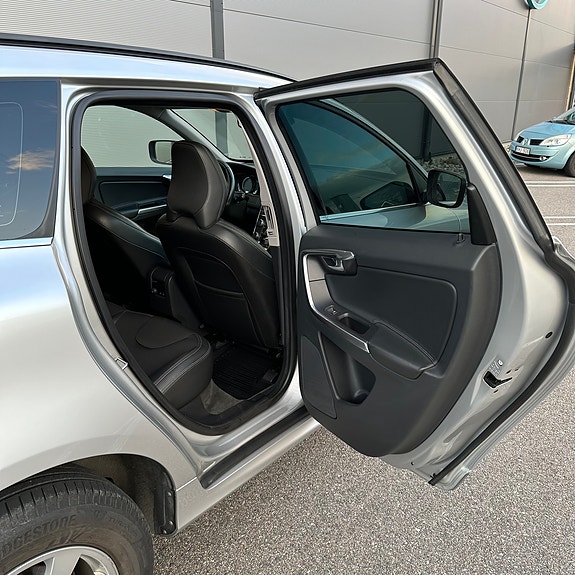 Volvo XC60 5 of 12