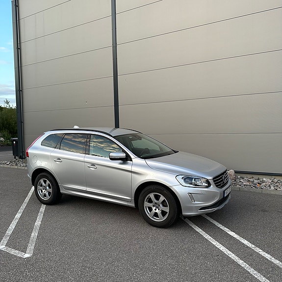 Volvo XC60 3 of 12