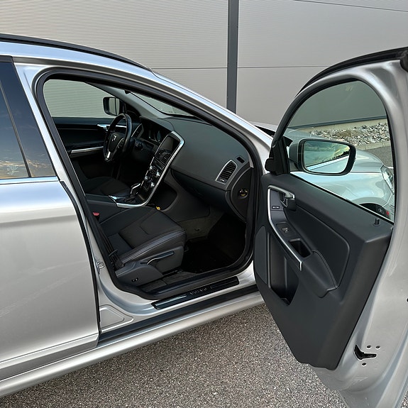 Volvo XC60 6 of 12