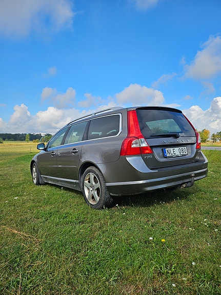Volvo V70 3 of 8