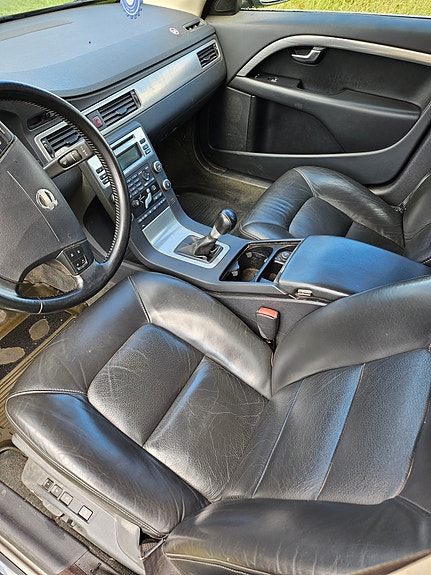 Volvo V70 6 of 8
