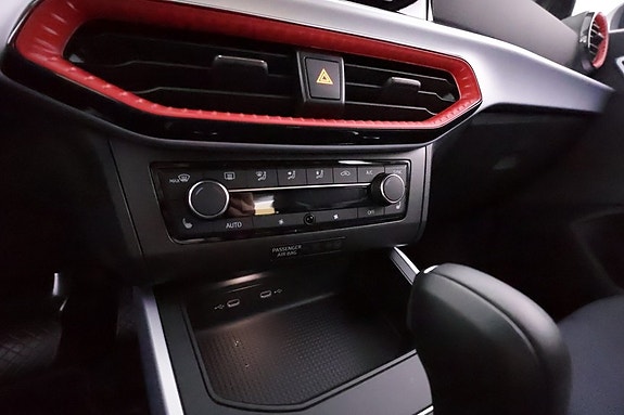 Seat Arona 24 of 27