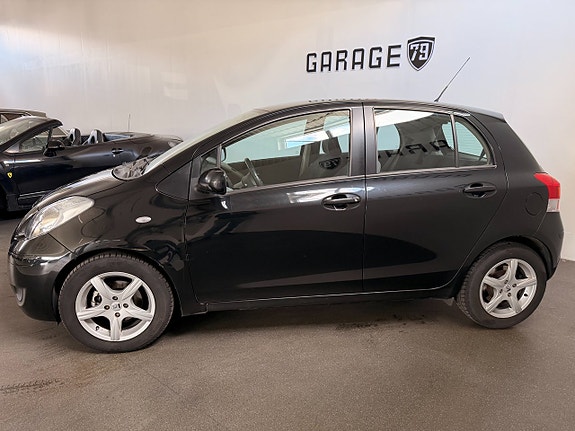 Toyota Yaris 2 of 15