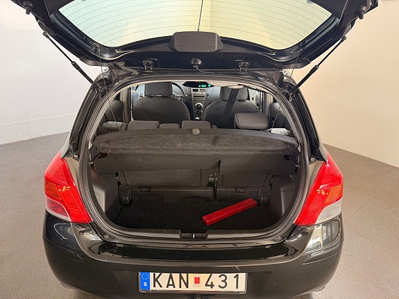 Toyota Yaris 11 of 15