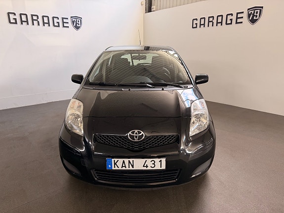 Toyota Yaris 3 of 15