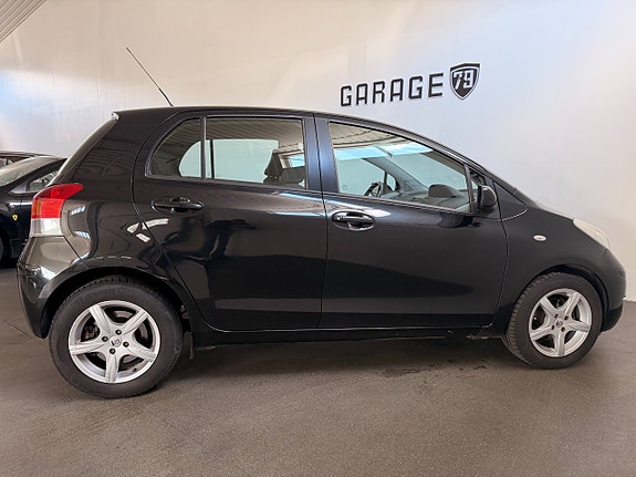 Toyota Yaris 8 of 15