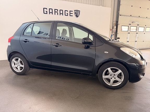 Toyota Yaris 5 of 15