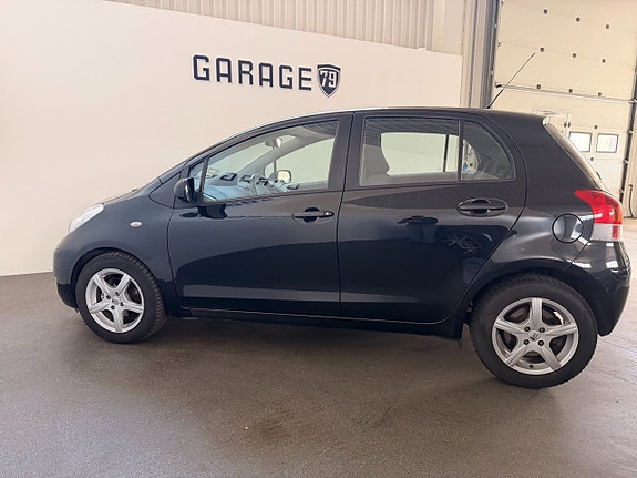 Toyota Yaris 10 of 15