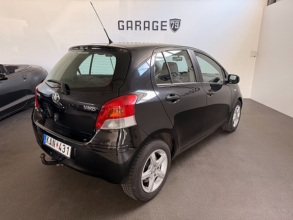 Toyota Yaris 7 of 15