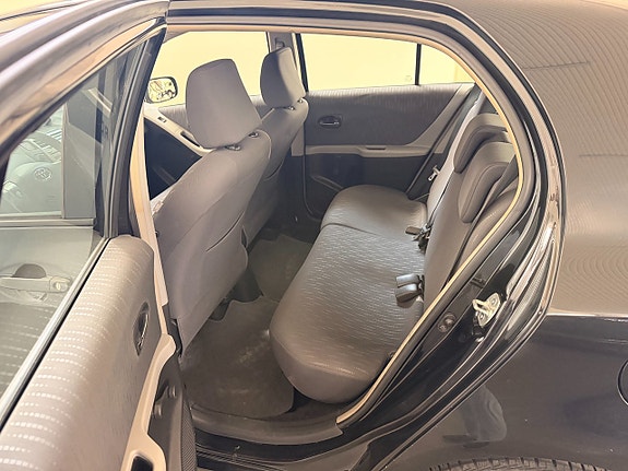 Toyota Yaris 13 of 15