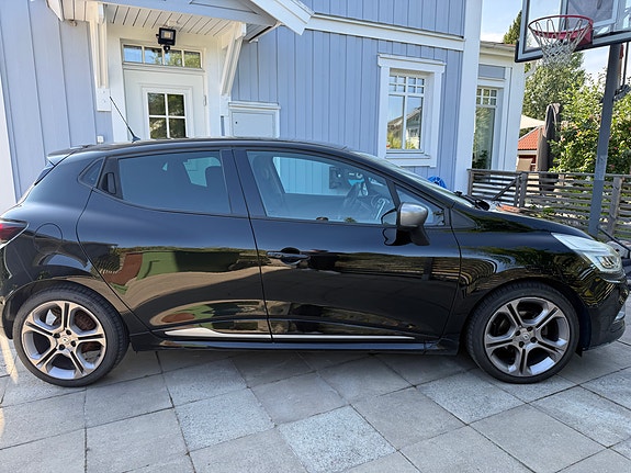 Renault Clio 2 of 8