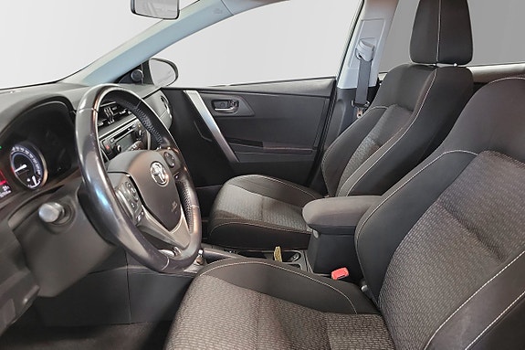 Toyota Auris 6 of 13