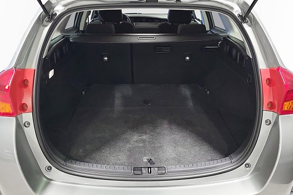 Toyota Auris 12 of 13