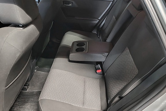 Toyota Auris 7 of 13