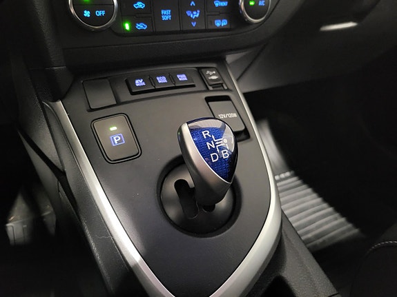 Toyota Auris 10 of 13
