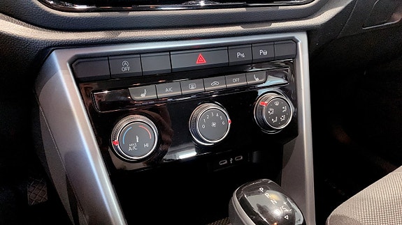 Volkswagen T-Roc 14 of 15