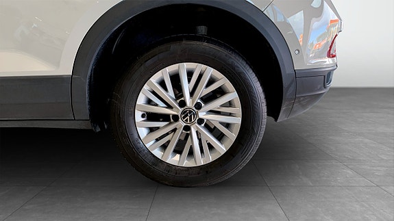 Volkswagen T-Roc 6 of 15