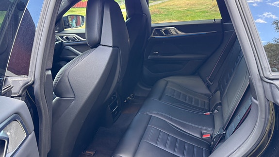 BMW i4 7 of 10