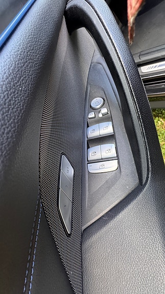 BMW i4 8 of 10