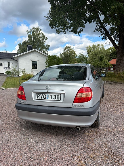 Toyota Avensis 2 of 5
