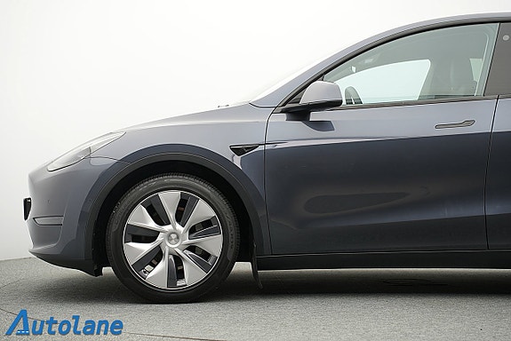 Tesla Model Y 15 of 30