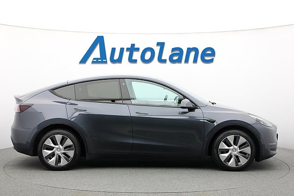 Tesla Model Y 9 of 30