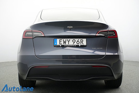 Tesla Model Y 10 of 30