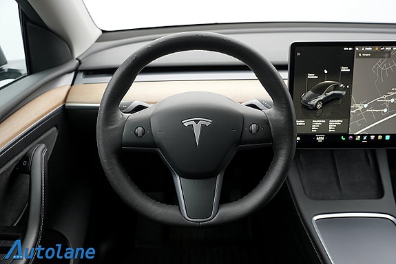 Tesla Model Y 19 of 30