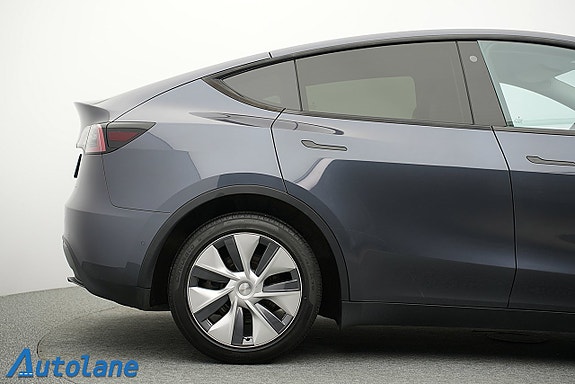 Tesla Model Y 12 of 30