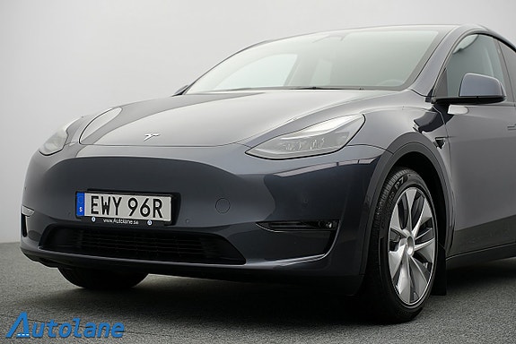 Tesla Model Y 14 of 30
