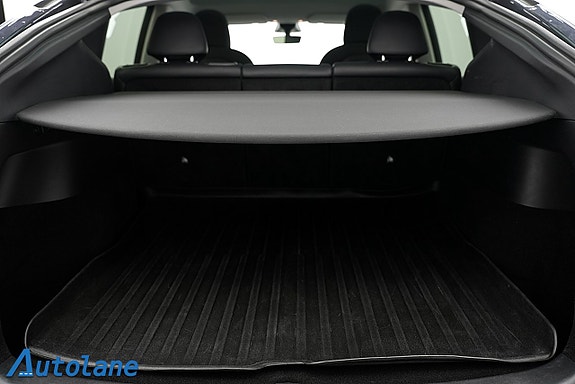 Tesla Model Y 29 of 30