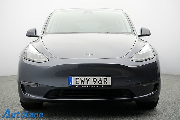 Tesla Model Y 13 of 30