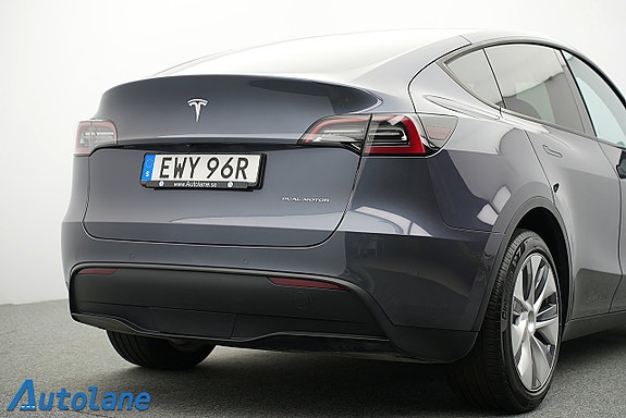 Tesla Model Y 11 of 30