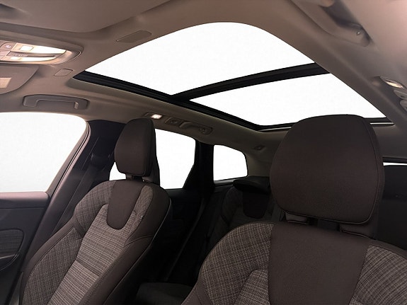 Volvo XC60 12 of 30