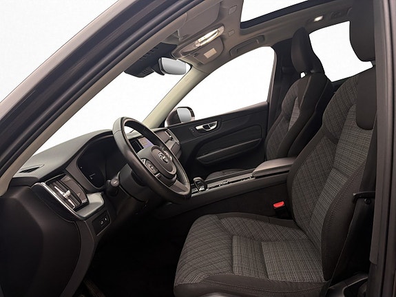 Volvo XC60 11 of 30