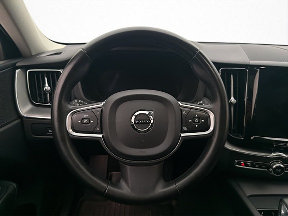 Volvo XC60 13 of 30