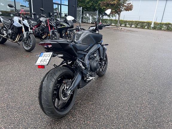 Yamaha MT-09 Y-AMT 5 of 8