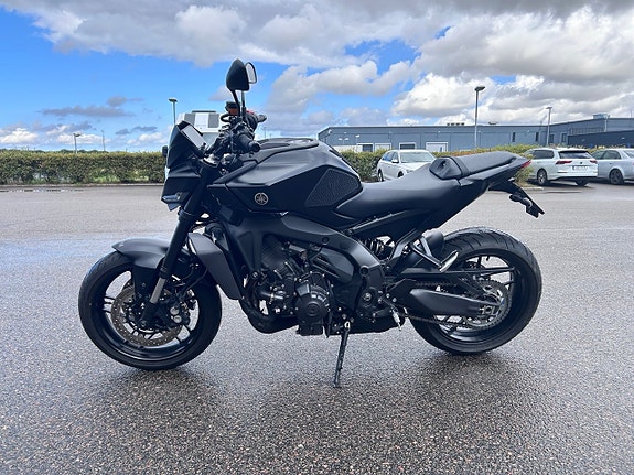 Yamaha MT-09 Y-AMT 4 of 8