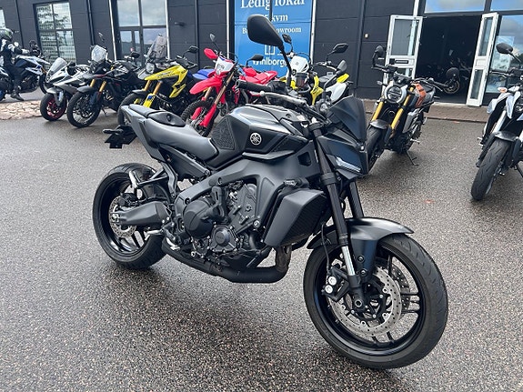 Yamaha MT-09 Y-AMT 2 of 8